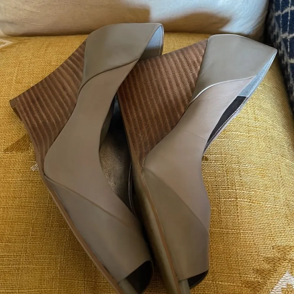 Banana Republic Leather Wedges